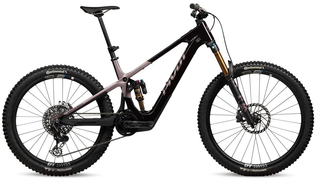 Pivot Shuttle AMP’d združuje moč, natančen nadzor in stabilnost na zahtevnem terenu.